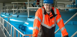 Ein Mitarbeiter im Wasserwerk.